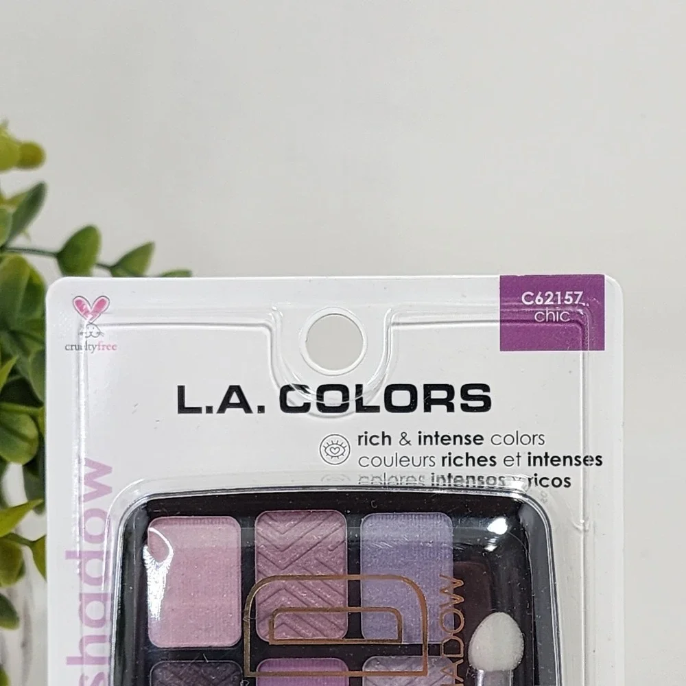 L.A. Colors 12 Color Eyeshadow Palette Bold Chic Colors C62157